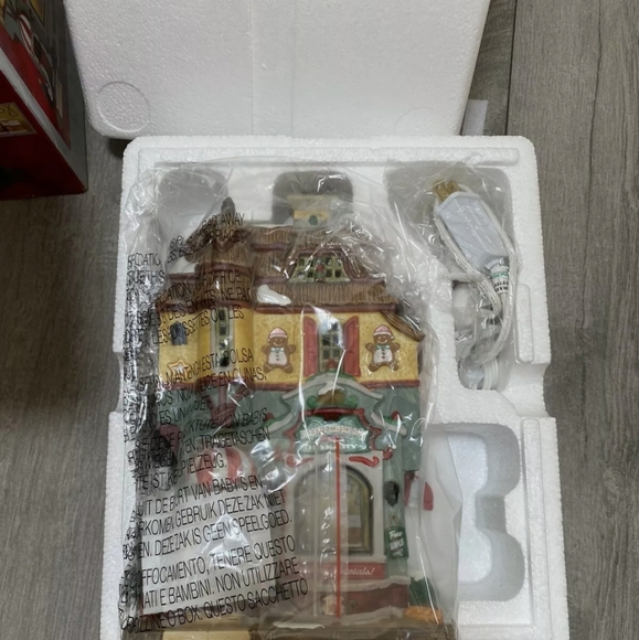 Lemax gingerbread Joy and accessory - Picture 2 of 3